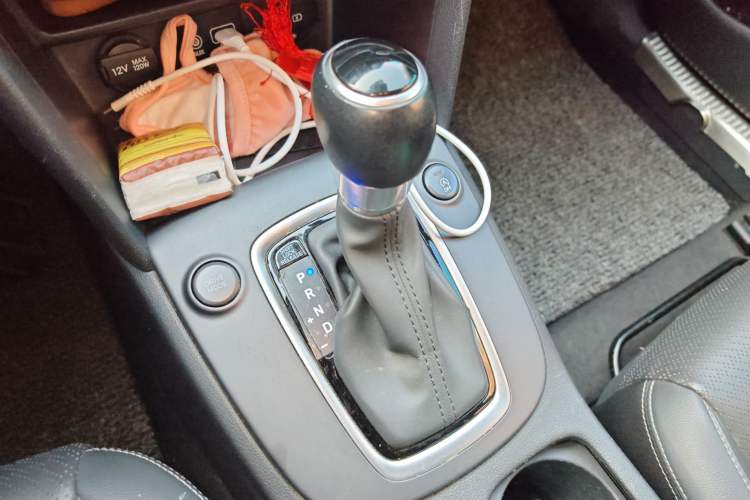 Used Hyundai ENCINO 2018 1.6T Dual-Clutch Zhilian Edition China V Standard Gear Lever