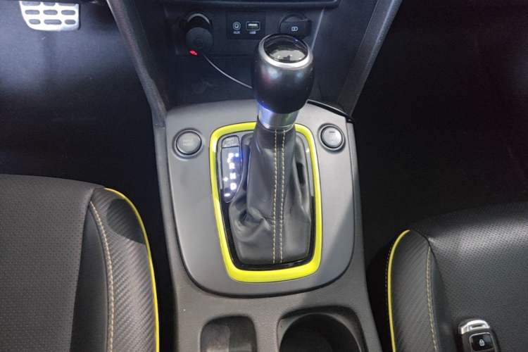 Used Hyundai ENCINO 2018 1.6T Dual-Clutch ZhiPao Edition China V Standard Gear Lever