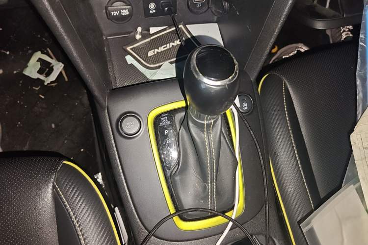 Used Hyundai ENCINO 2018 1.6T Dual-Clutch ZhiPao Edition China V Standard Gear Lever