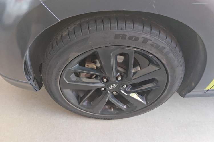 Used Hyundai ENCINO 2018 1.6T Dual-Clutch ZhiPao Edition China V Standard Left Front Wheel Hub