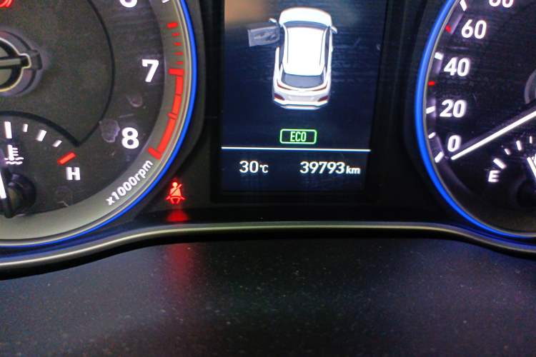 Used Hyundai ENCINO 2018 1.6T Dual-Clutch ZhiPao Edition China V Standard Odometer Close Up