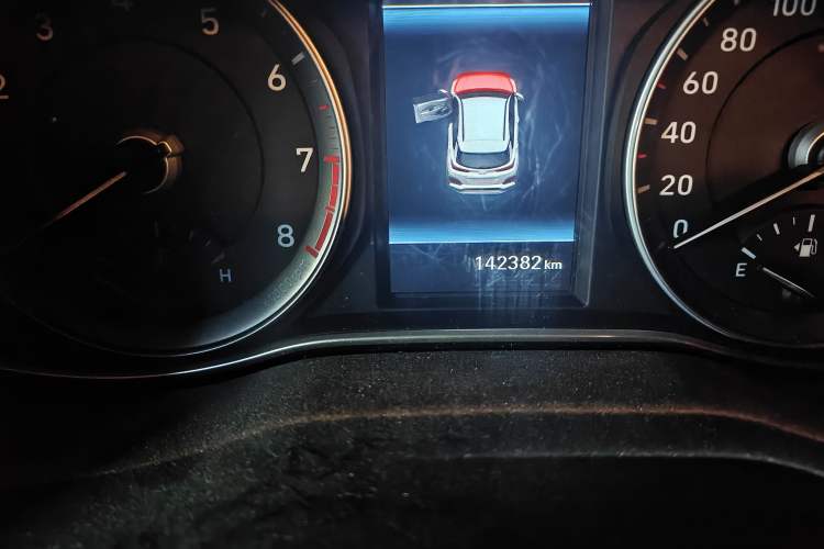 Used Hyundai ENCINO 2018 1.6T Dual-Clutch ZhiPao Edition China V Standard Odometer Close Up