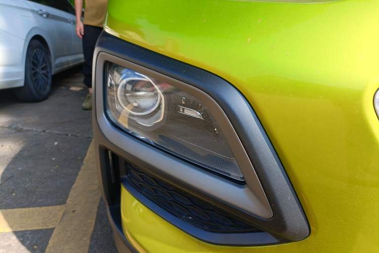 Used Hyundai ENCINO 2018 1.6T Dual-Clutch ZhiPao Edition China V Standard Right Front Headlight