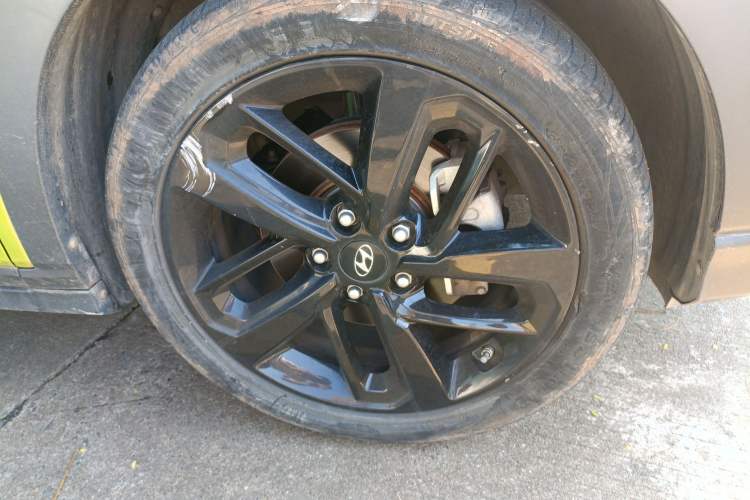 Used Hyundai ENCINO 2018 1.6T Dual-Clutch ZhiPao Edition China V Standard Right Front Wheel Hub