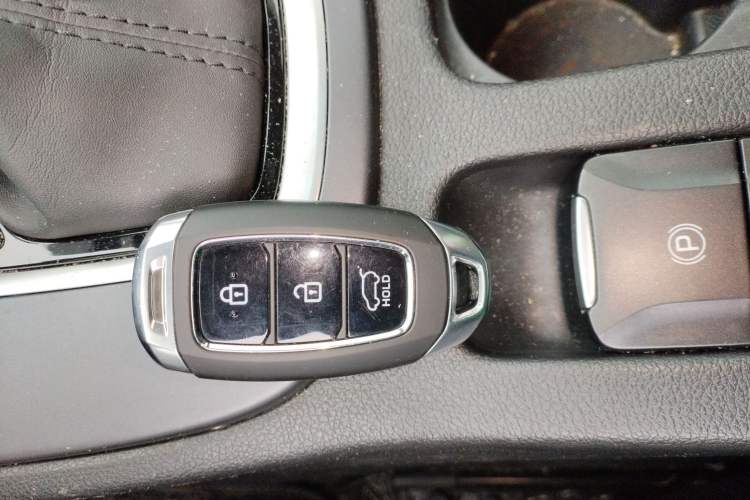 Used Hyundai ENCINO 2018 1.6T Dual-Clutch Zhilian Edition China V Standard Vehicle Key