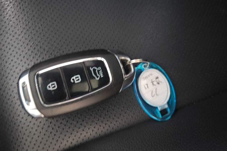 Used Hyundai ENCINO 2018 1.6T Dual-Clutch ZhiPao Edition China V Standard Vehicle Key