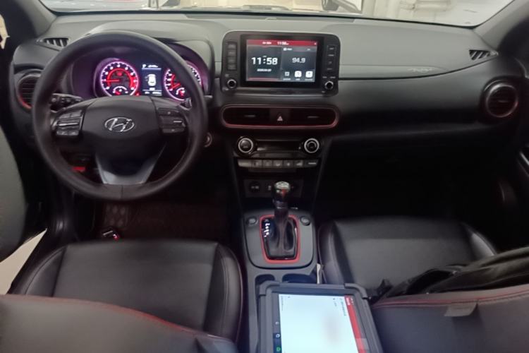 Used Hyundai ENCINO 2019 1.6T Iron Man Edition Center Console