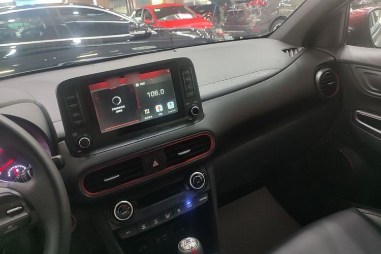 Used Hyundai ENCINO 2019 1.6T Iron Man Edition Center Console