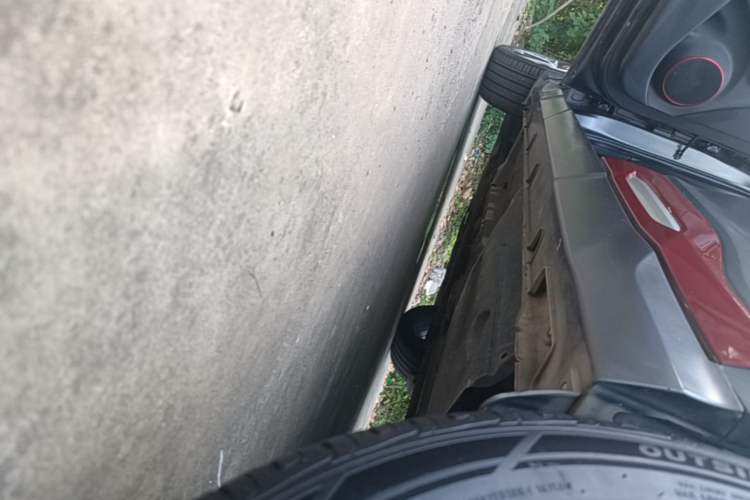 Used Hyundai ENCINO 2019 1.6T Iron Man Edition Left Side Sill