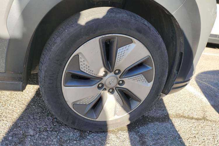 Used Hyundai ENCINO Electric 2020 TOP Enjoyment Edition Right Front Wheel Hub