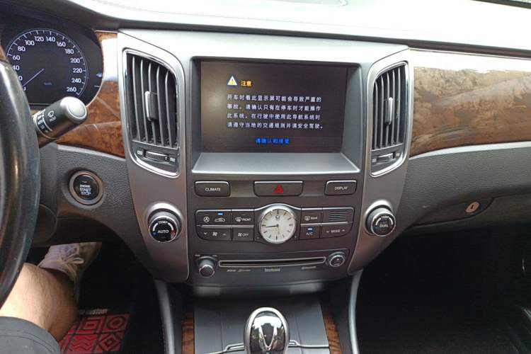 Used Hyundai Equus 2009 3.8 Luxury Edition Audio And AC Panel
