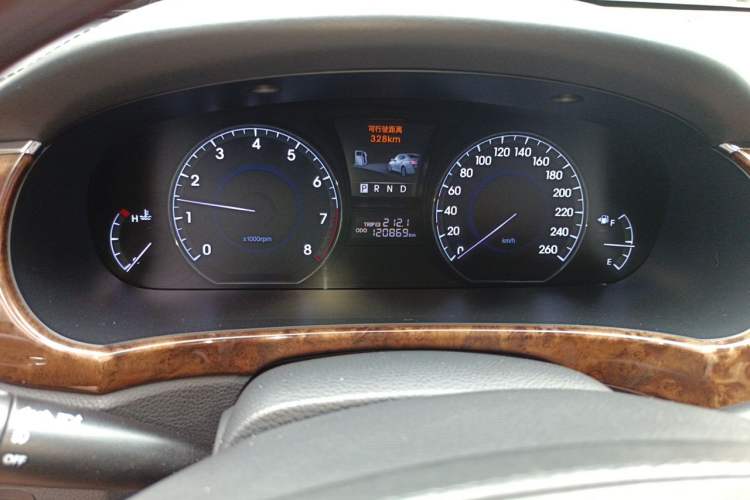 Used Hyundai Equus 2009 3.8 Luxury Edition Odometer Close Up