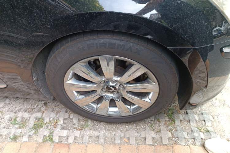 Used Hyundai Equus 2009 3.8 Luxury Edition Right Front Wheel Hub