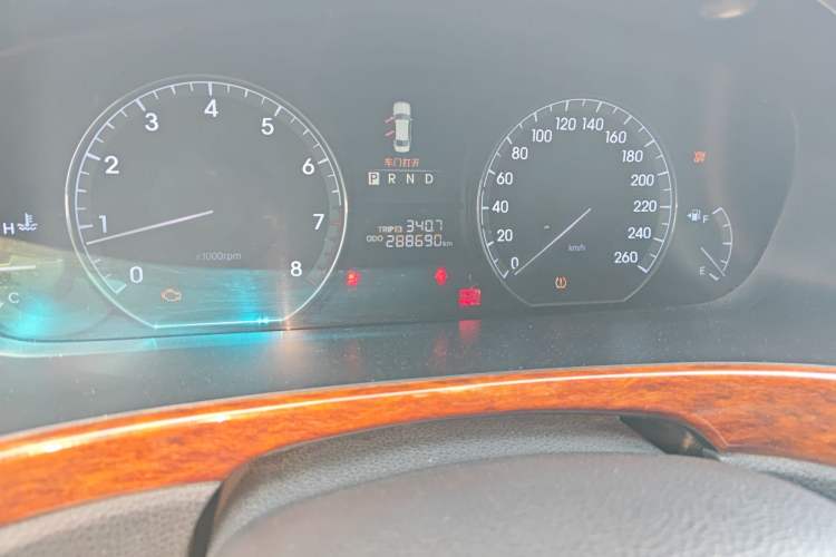 Used Hyundai Equus 2009 3.8 Luxury Edition Odometer Close Up