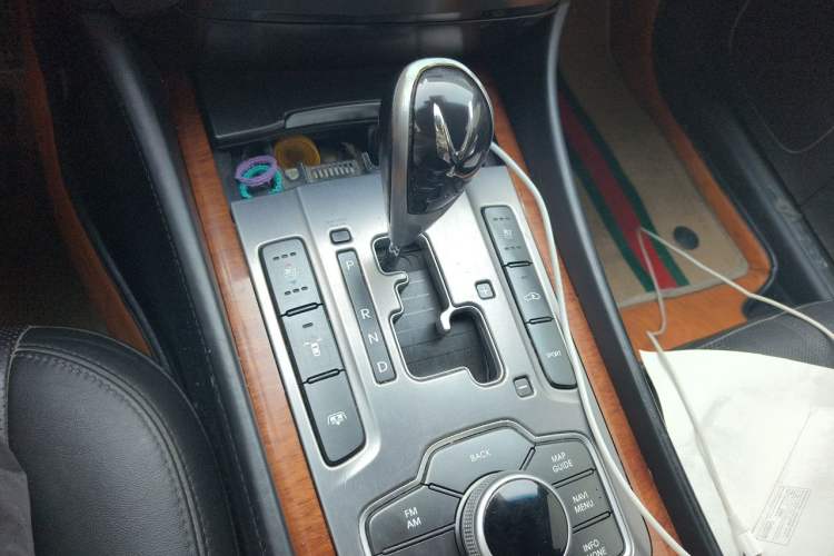 Used Hyundai Equus 2012 5.0 GDi Extended Luxury Edition Gear Lever