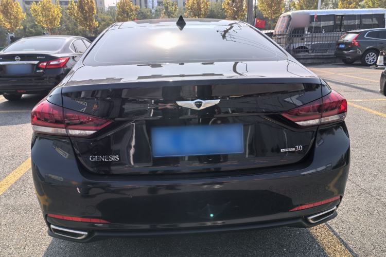 Used Hyundai Genesis 2015 3.0 GDi Four-Wheel Drive Elite Edition Exterior 4