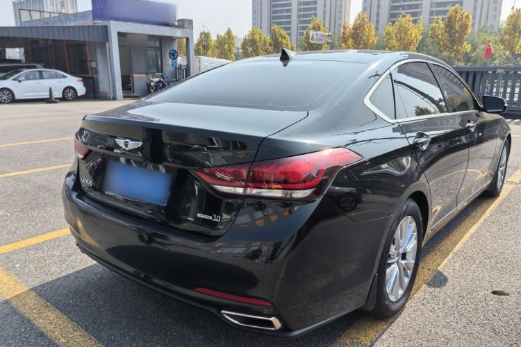 Used Hyundai Genesis 2015 3.0 GDi Four-Wheel Drive Elite Edition Exterior 5