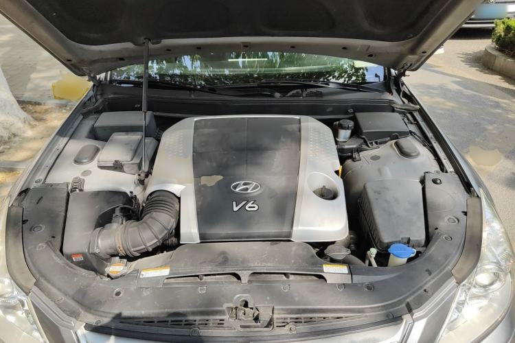 Used Hyundai Genesis 2008 BH330 Comfort Edition Engine Bay