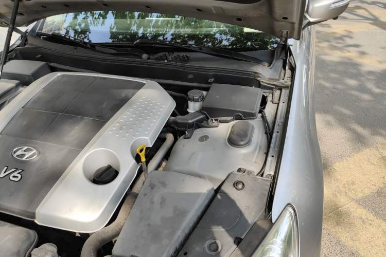 Used Hyundai Genesis 2008 BH330 Comfort Edition Engine Bay Left