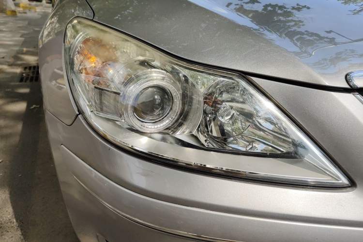 Used Hyundai Genesis 2008 BH330 Comfort Edition Right Front Headlight