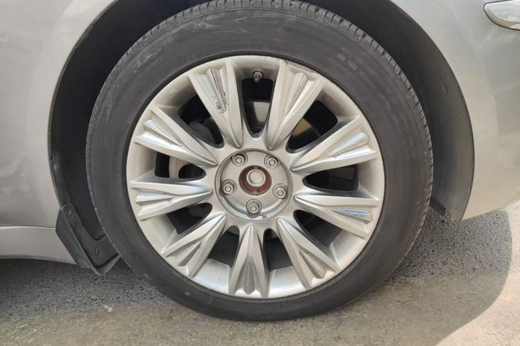 Used Hyundai Genesis 2008 BH330 Comfort Edition Right Front Wheel Hub