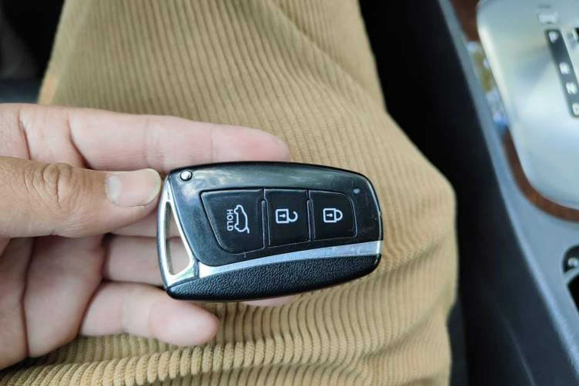 Used Hyundai Genesis 2008 BH330 Comfort Edition Vehicle Key