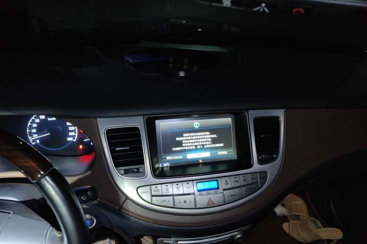Used Hyundai Genesis 2012 3.0L GDI Luxury Edition Audio And AC Panel