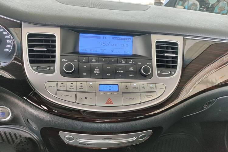 Used Hyundai Genesis 2012 3.0L GDI Luxury Edition Audio And AC Panel