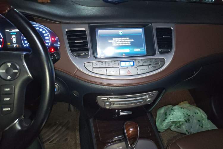 Used Hyundai Genesis 2012 3.0L GDI Luxury Edition Audio And AC Panel