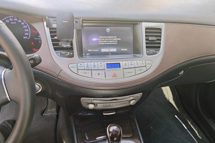 Used Hyundai Genesis 2012 3.3L GDI Prestige Edition Audio And AC Panel