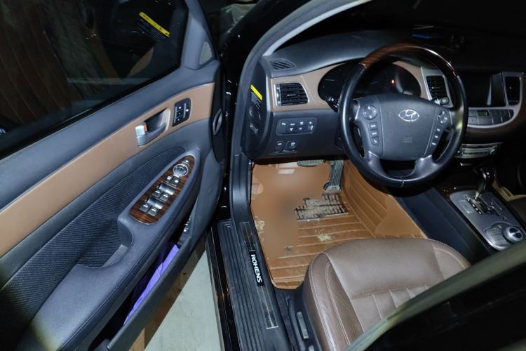Used Hyundai Genesis 2012 3.0L GDI Luxury Edition Driver Seat