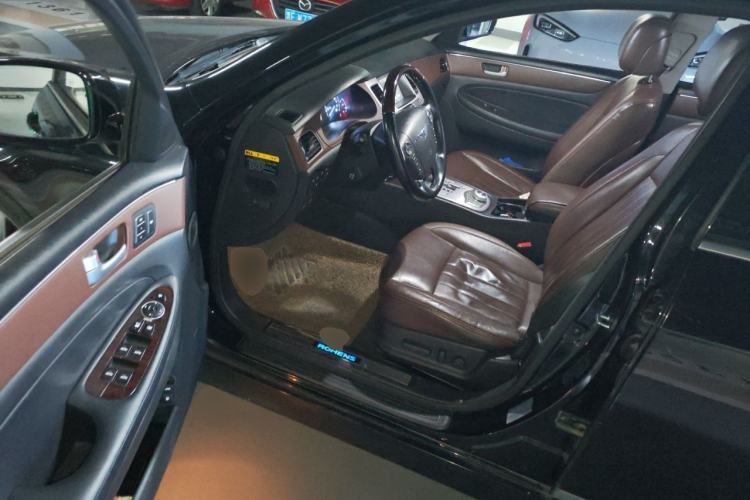 Used Hyundai Genesis 2012 3.0L GDI Luxury Edition Driver Seat