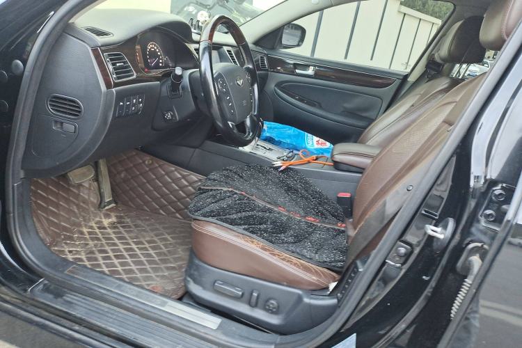 Used Hyundai Genesis 2012 3.0L GDI Luxury Edition Driver Seat