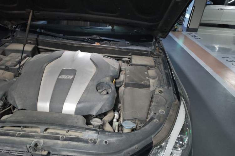 Used Hyundai Genesis 2012 3.0L GDI Luxury Edition Engine Bay Left