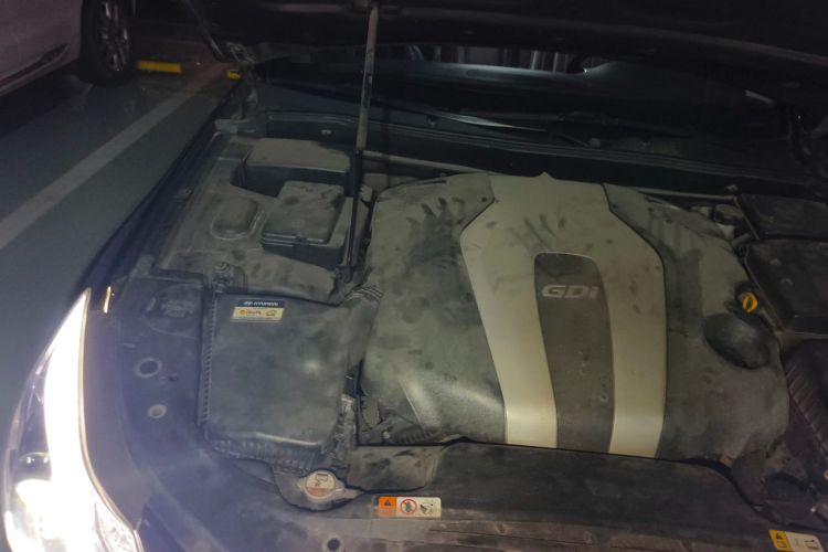 Used Hyundai Genesis 2012 3.0L GDI Luxury Edition Engine Bay Right
