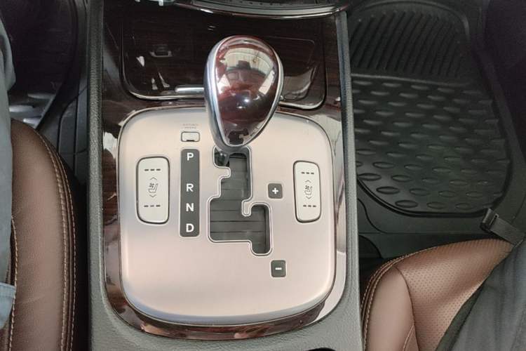 Used Hyundai Genesis 2012 3.0L GDI Luxury Edition Gear Lever
