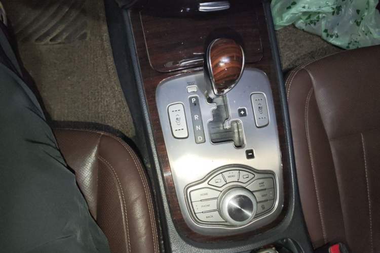 Used Hyundai Genesis 2012 3.0L GDI Luxury Edition Gear Lever
