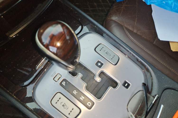 Used Hyundai Genesis 2012 3.0L GDI Luxury Edition Gear Lever