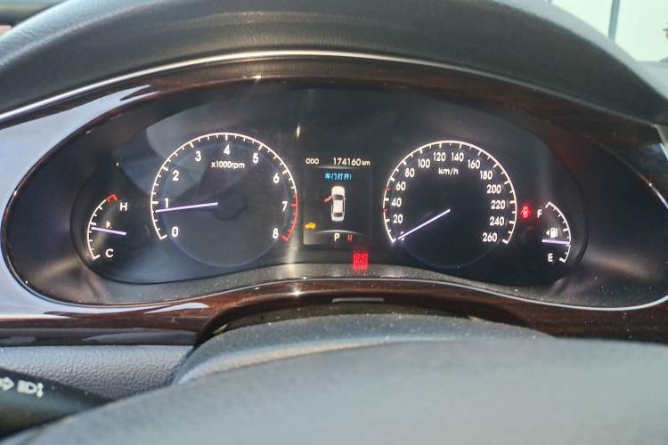 Used Hyundai Genesis 2012 3.0L GDI Luxury Edition Instrument Cluster
