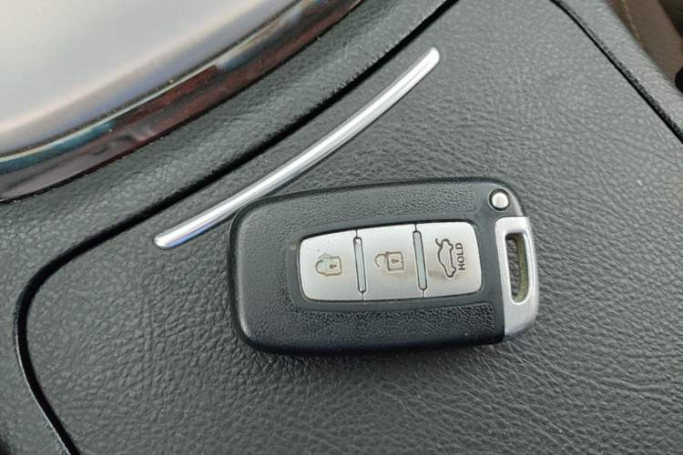 Used Hyundai Genesis 2012 3.0L GDI Luxury Edition Interior 1