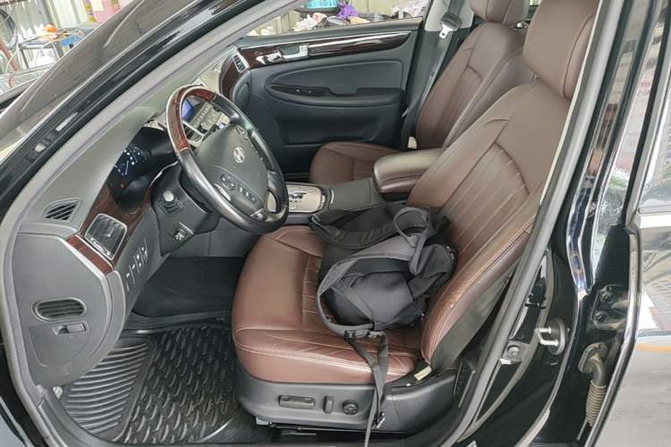 Used Hyundai Genesis 2012 3.0L GDI Luxury Edition Left Front Seat