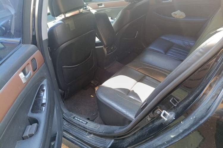 Used Hyundai Genesis 2012 3.0L GDI Luxury Edition Left Rear Seat