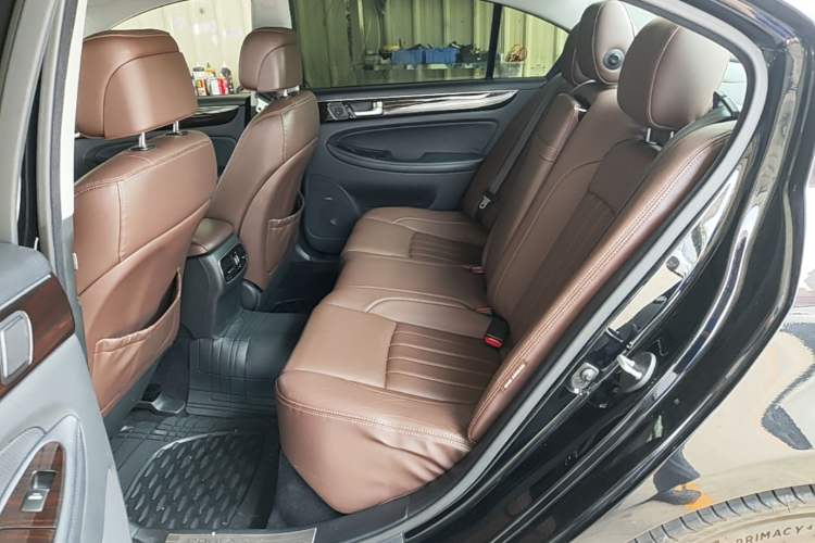 Used Hyundai Genesis 2012 3.0L GDI Luxury Edition Left Rear Seat