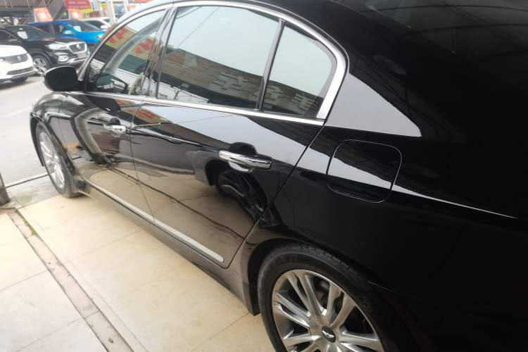 Used Hyundai Genesis 2012 3.0L GDI Luxury Edition Left Side