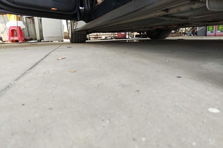 Used Hyundai Genesis 2012 3.0L GDI Luxury Edition Left Side Sill