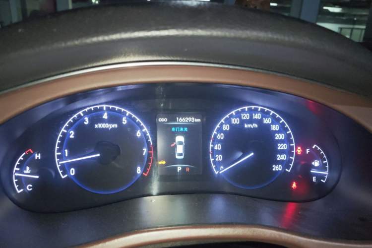 Used Hyundai Genesis 2012 3.0L GDI Luxury Edition Odometer Close Up