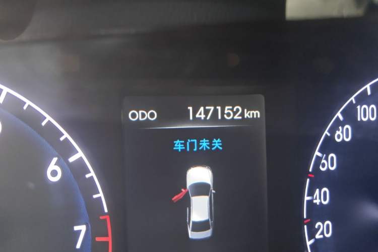 Used Hyundai Genesis 2012 3.3L GDI Prestige Edition Odometer Close Up