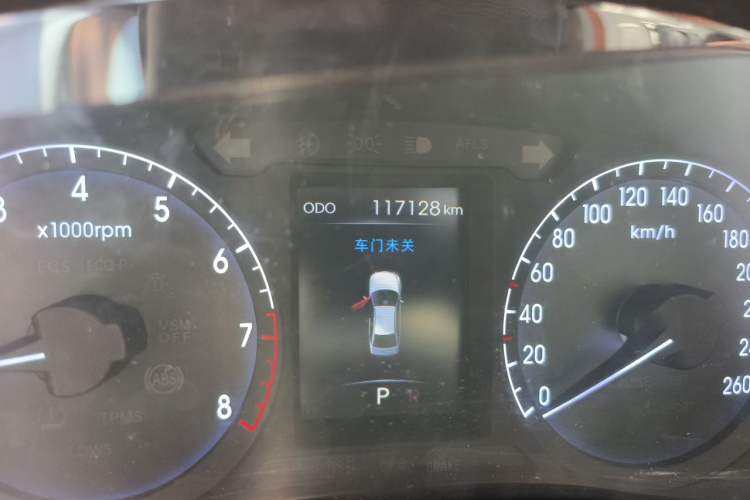 Used Hyundai Genesis 2012 3.0L GDI Luxury Edition Odometer Close Up