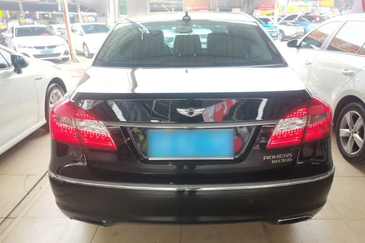 Used Hyundai Genesis 2012 3.0L GDI Luxury Edition Rear