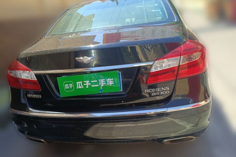 Used Hyundai Genesis 2012 3.0L GDI Luxury Edition Rear